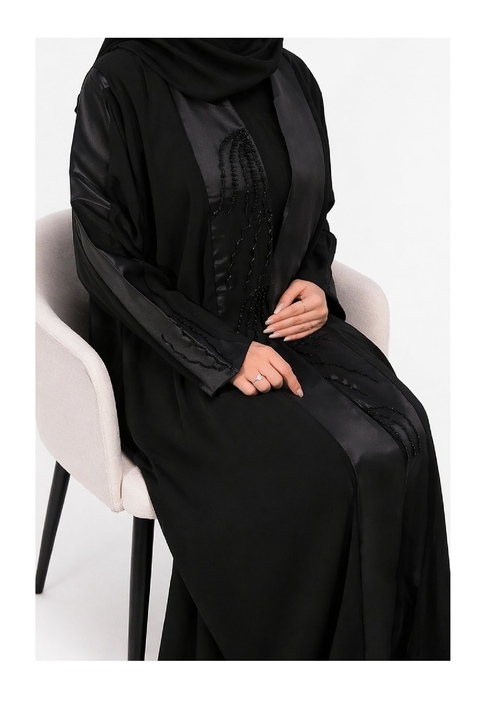عباية A17 - عباية سوداء بشك خرز ناعم