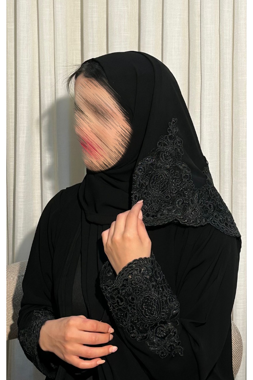 تفاصيل الحاشية والطرحة