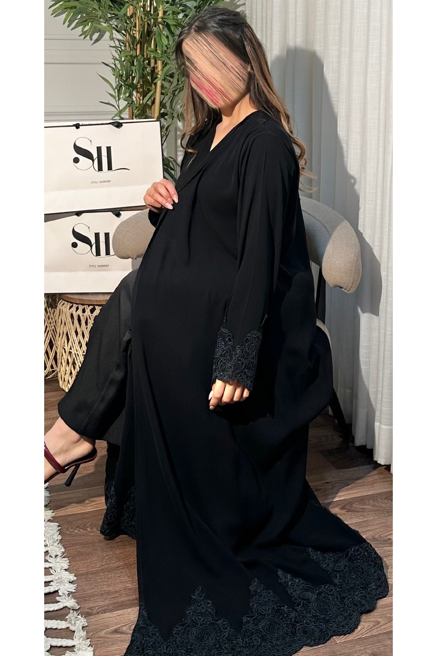 إطلالة كاملة لعباية سكون